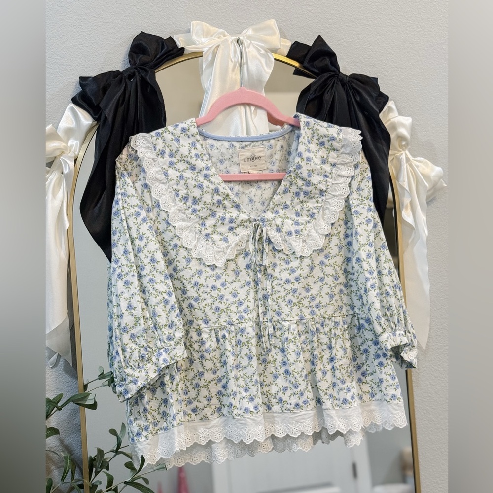 Umgee Blue Floral Peter Pan Collar Top